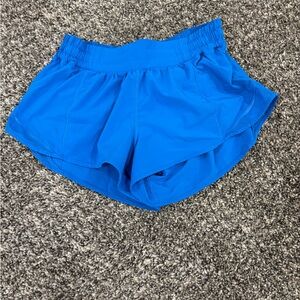 Size 6 Lululemon Hotty Hots. 2.5” and low rise